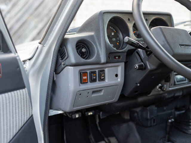 Toyota Land Cruiser HJ61 GX