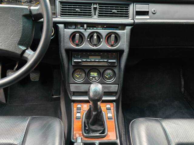 Mercedes-Benz 190 E 2.3-16