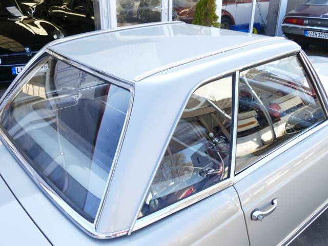 Mercedes-Benz 230 SL