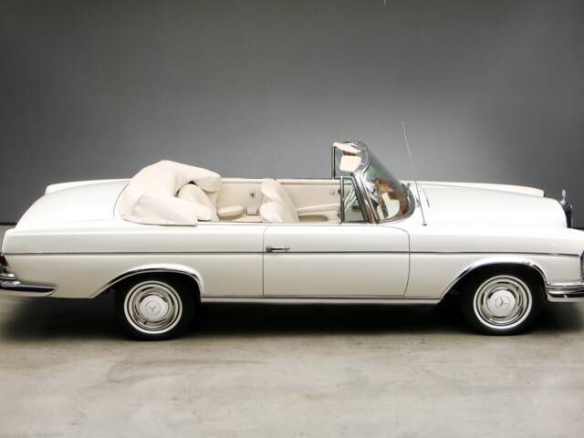 Mercedes-Benz 300 SE