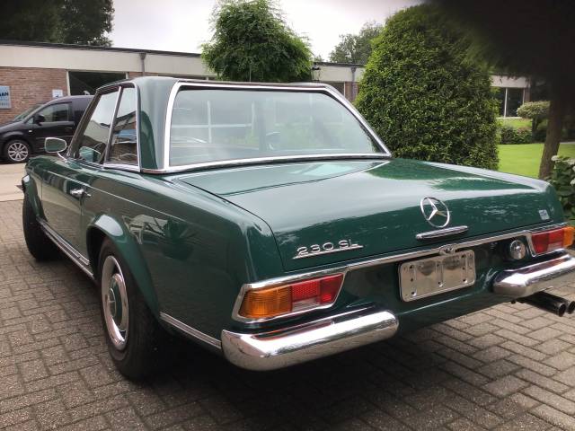 Mercedes-Benz 230 SL