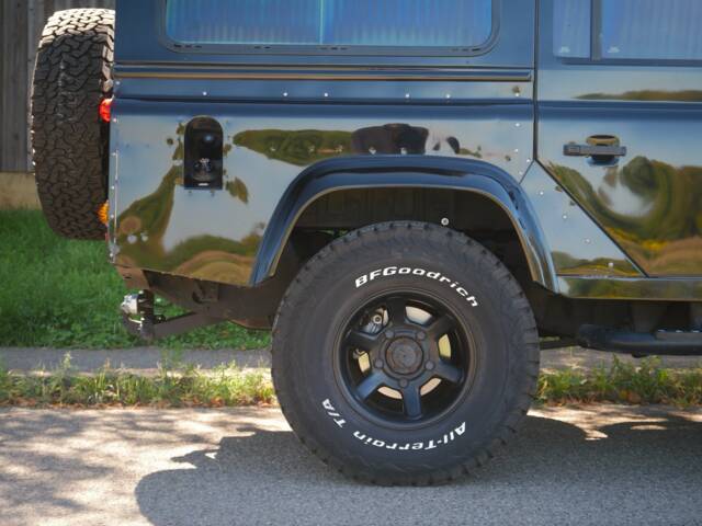Land Rover Defender 110