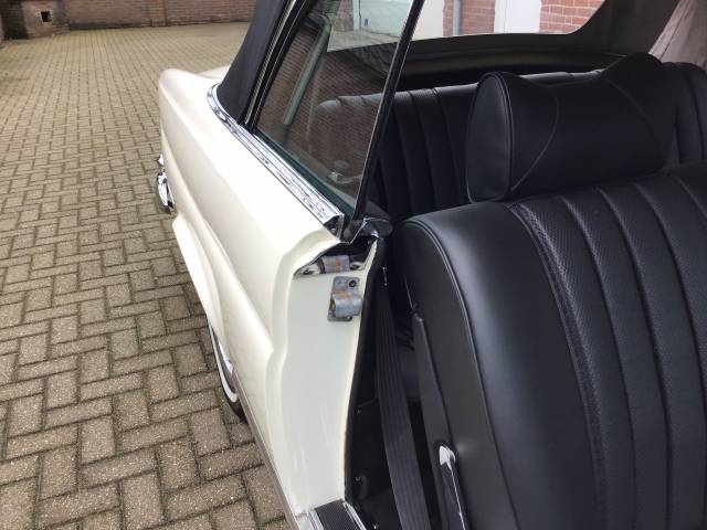 Mercedes-Benz 280 SE