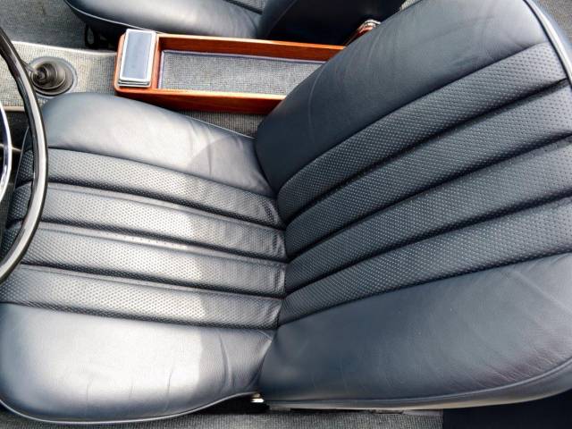 Mercedes-Benz 230 SL