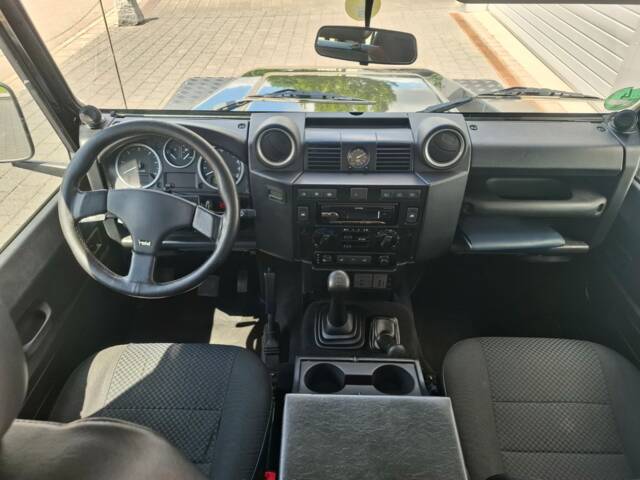 Land Rover Defender 110