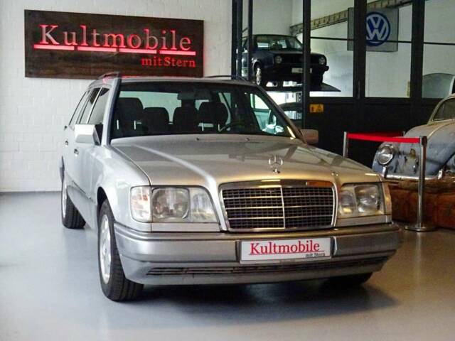 Afbeelding 1/17 van Mercedes-Benz E 200 T (1996)
