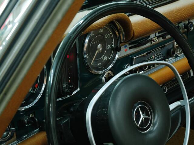 Mercedes-Benz 280 SL