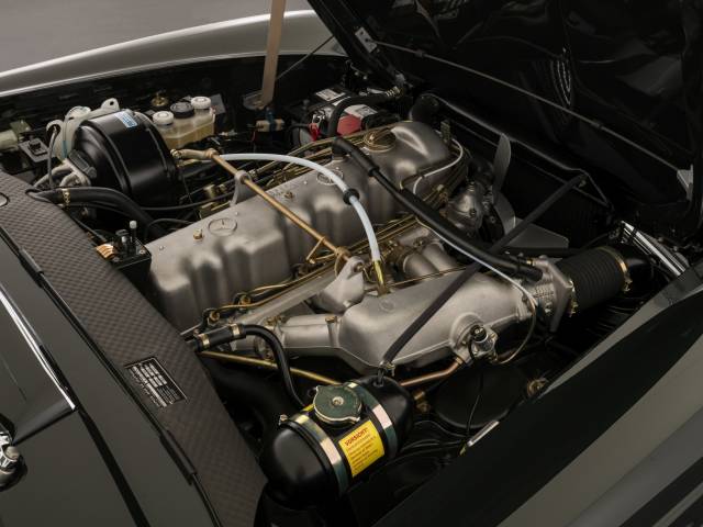 Mercedes-Benz 280 SL
