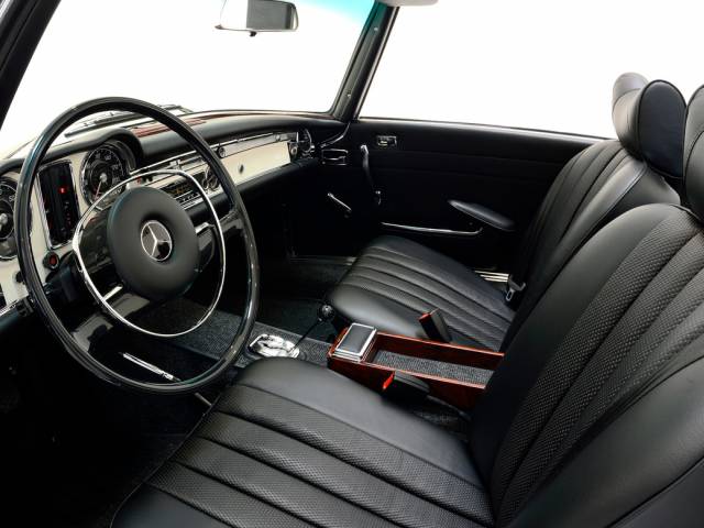 Mercedes-Benz 280 SL