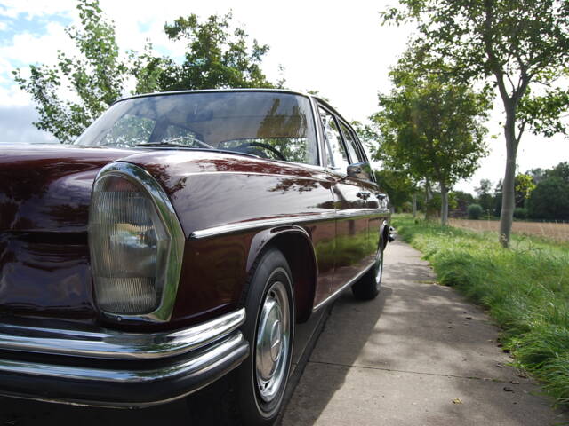 Mercedes-Benz 280 SE