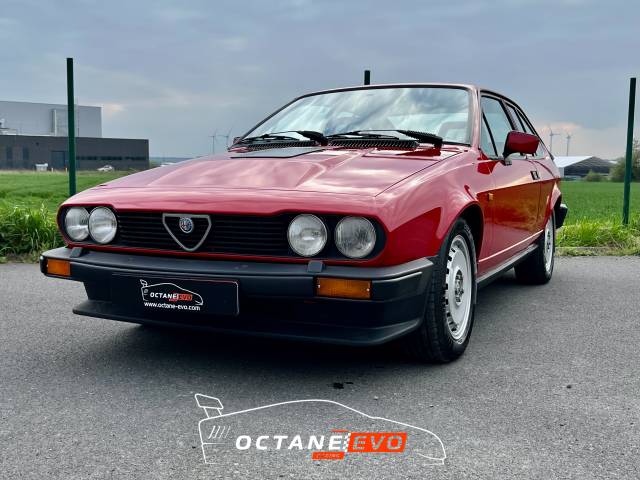 Image 1/34 of Alfa Romeo GTV 6 2.5 (1982)