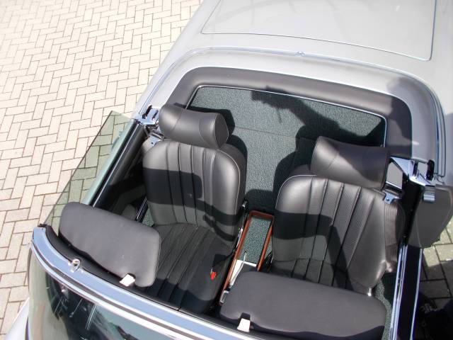 Mercedes-Benz 280 SL