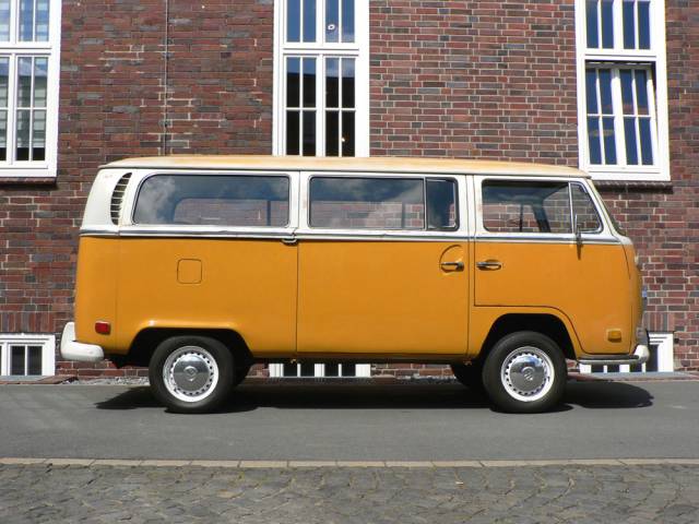 Volkswagen T2a minibus