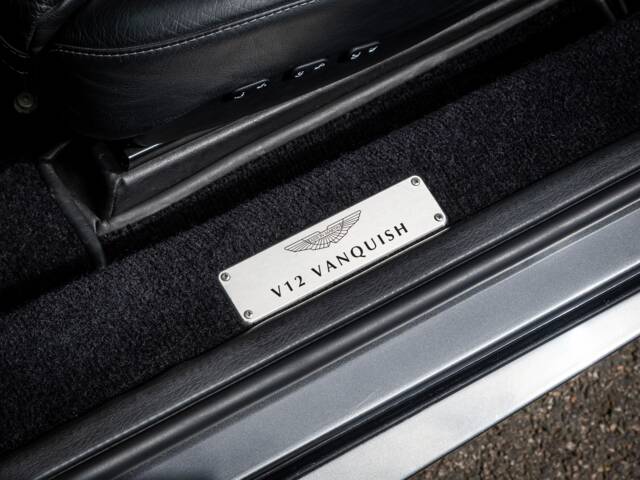 Aston Martin V12 Vanquish S