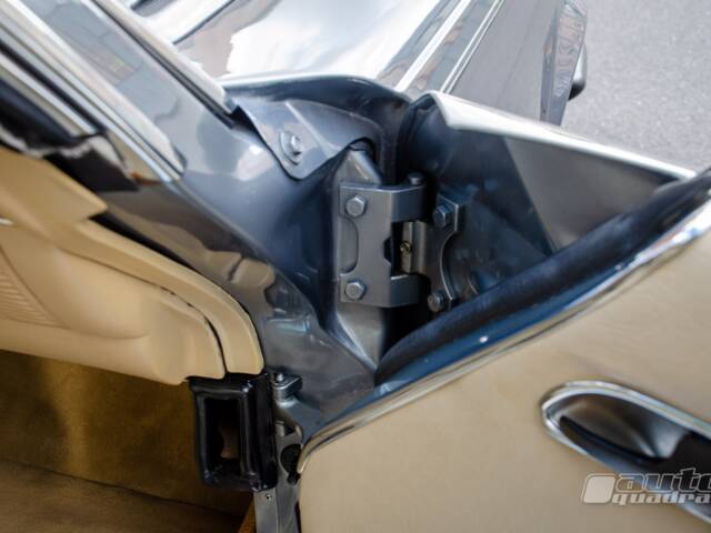 Mercedes-Benz 560 SL