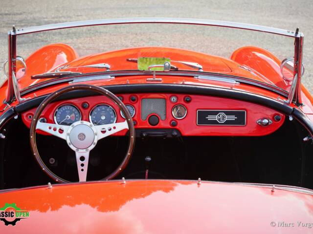 MG MGA 1600