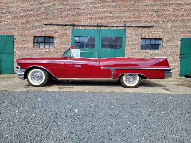 Image 1/25 of Cadillac DeVille Convertible (1957)