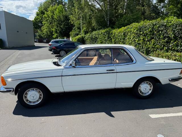Image 1/6 of Mercedes-Benz 230 CE (1983)