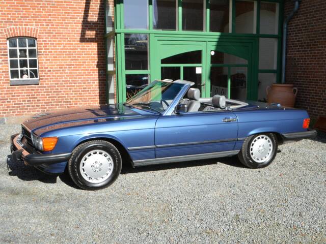 Mercedes-Benz 560 SL
