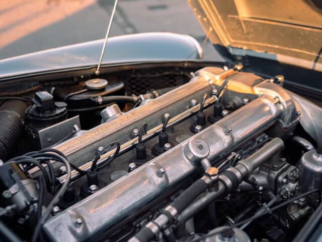 Aston Martin DB 4