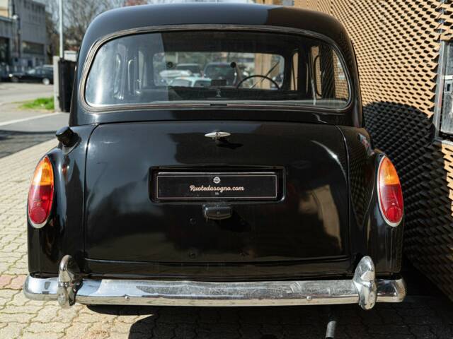 Austin FX 4 D London Taxi