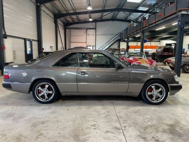 Mercedes-Benz 220 CE