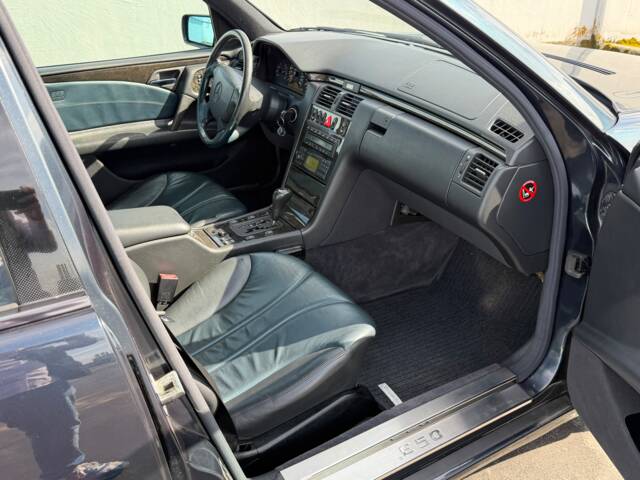 Mercedes-Benz E 50 AMG