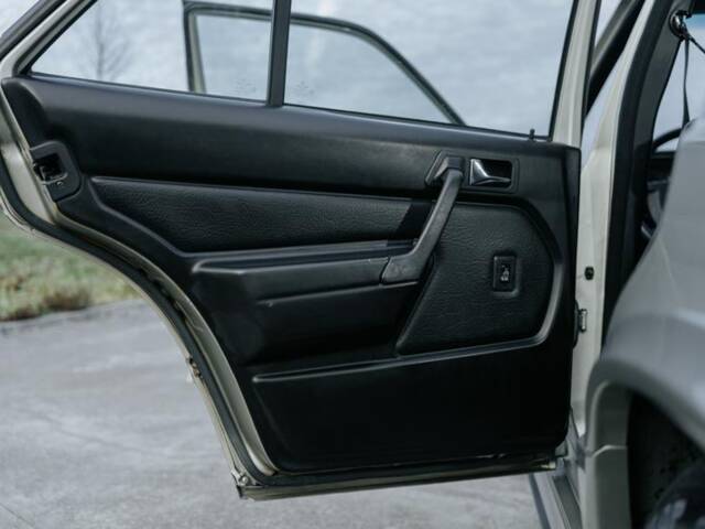 Mercedes-Benz 190 E 2.3-16