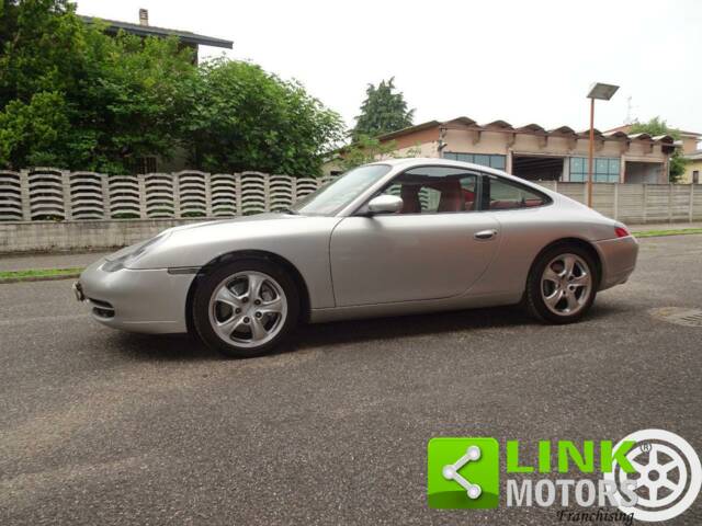 Imagen 1/9 de Porsche 911 Carrera (2000)