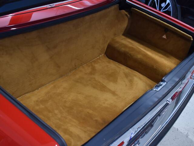 Mercedes-Benz 560 SL