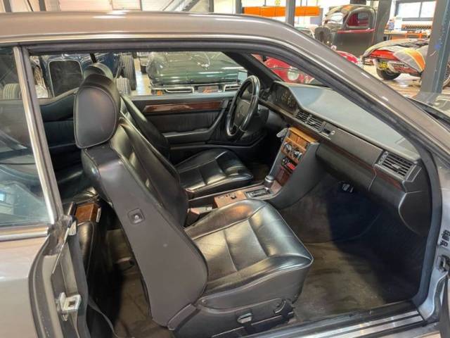 Mercedes-Benz 220 CE