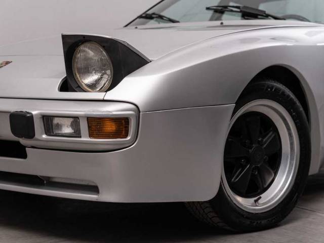 Porsche 944