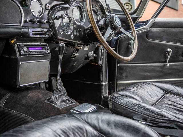 Aston Martin DB 4
