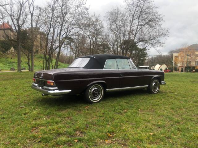 Mercedes-Benz 280 SE