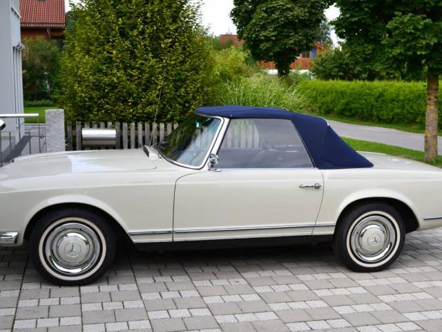Mercedes-Benz 230 SL