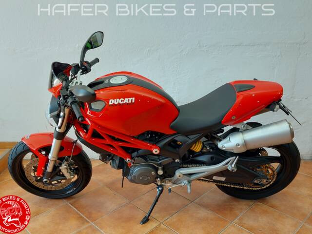 Ducati Monster 696 Plus