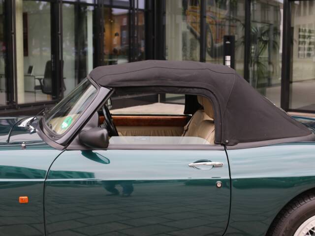 MG RV8
