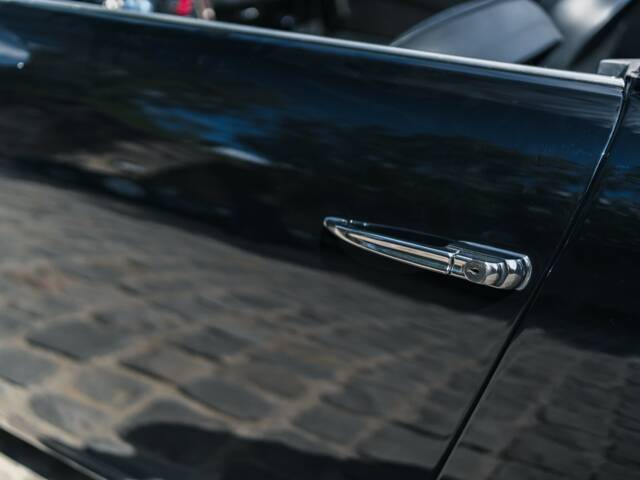 Aston Martin DB 5 Volante