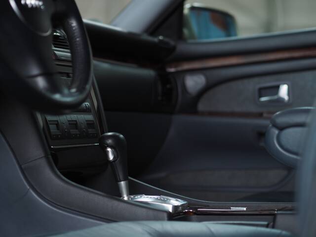 Audi A8 3.7 quattro
