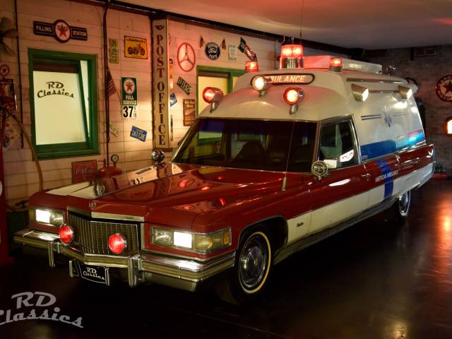 Image 1/50 of Cadillac Fleetwood 60 Ambulance (1975)