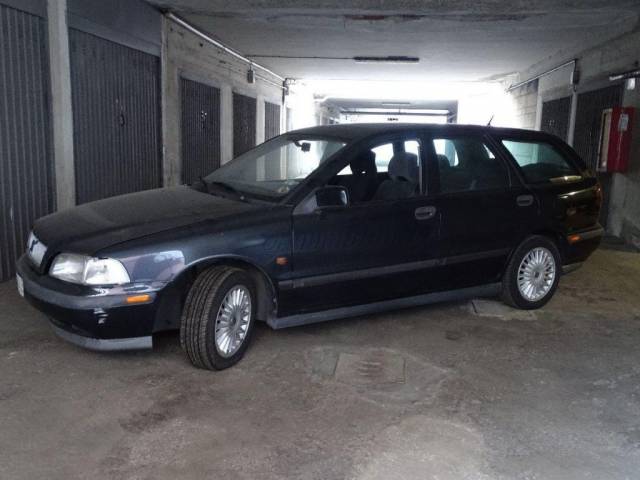 Image 1/10 de Volvo V40 2.0 16V (1996)