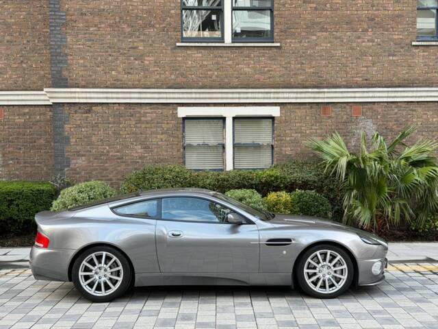 Aston Martin V12 Vanquish S