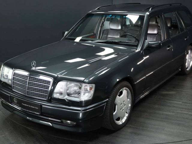 Image 1/30 of Mercedes-Benz E 36 AMG T (1994)