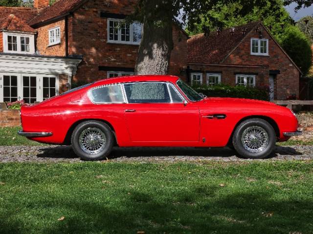 Aston Martin DB 6 Vantage
