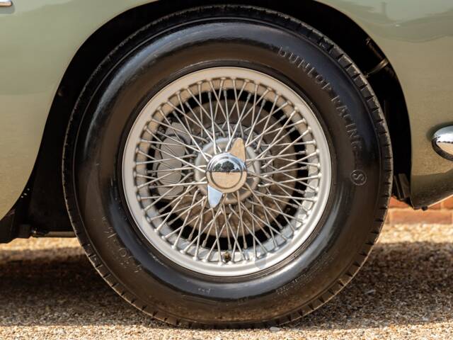 Aston Martin DB 4