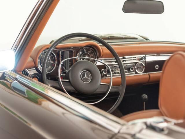 Mercedes-Benz 280 SL