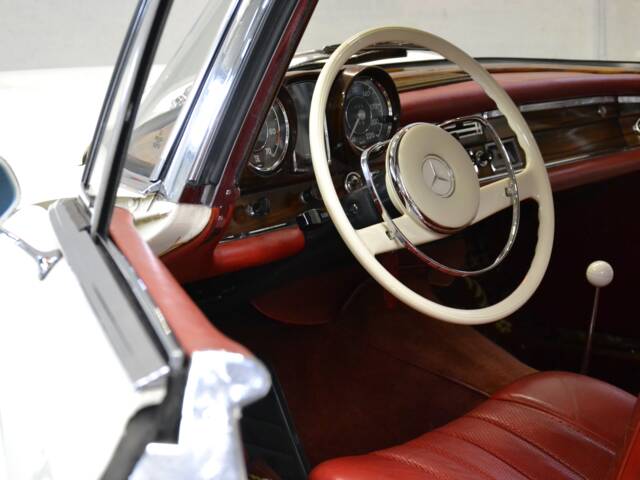 Mercedes-Benz 250 SE