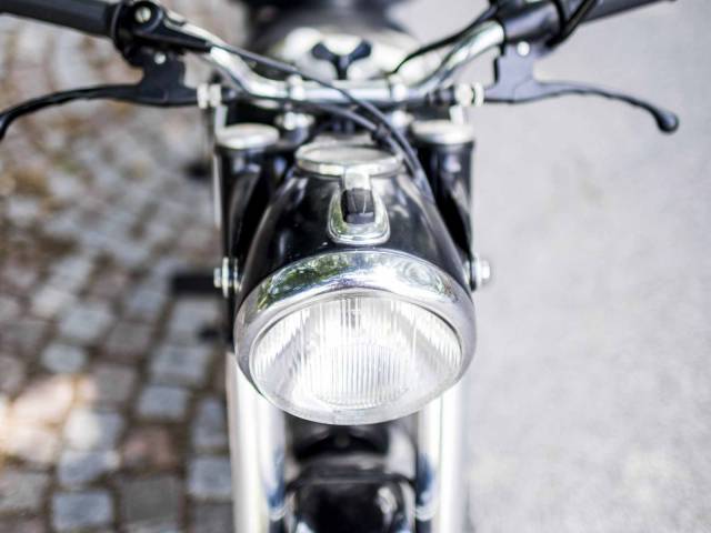 BMW R 25/3 - Scheinwerfer und Reflektor sind makellos
