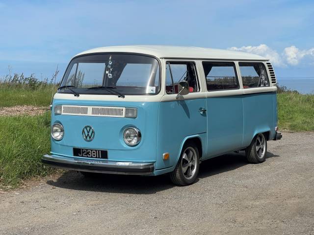 Image 1/13 de Volkswagen T2b Camper (1973)