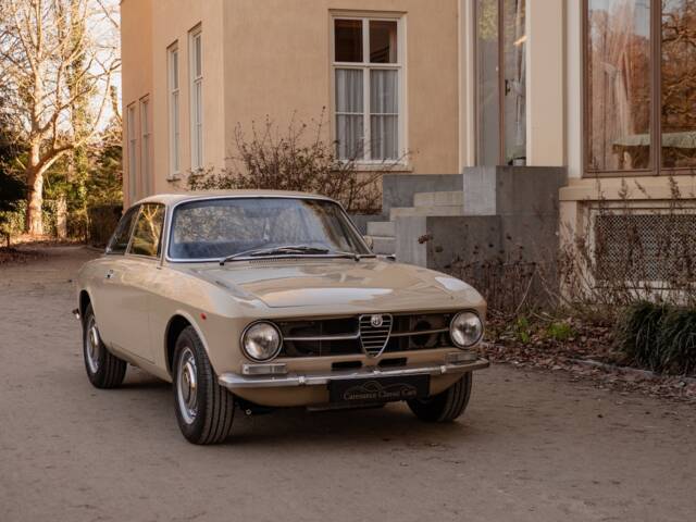 Alfa Romeo Giulia GT 1300 Junior